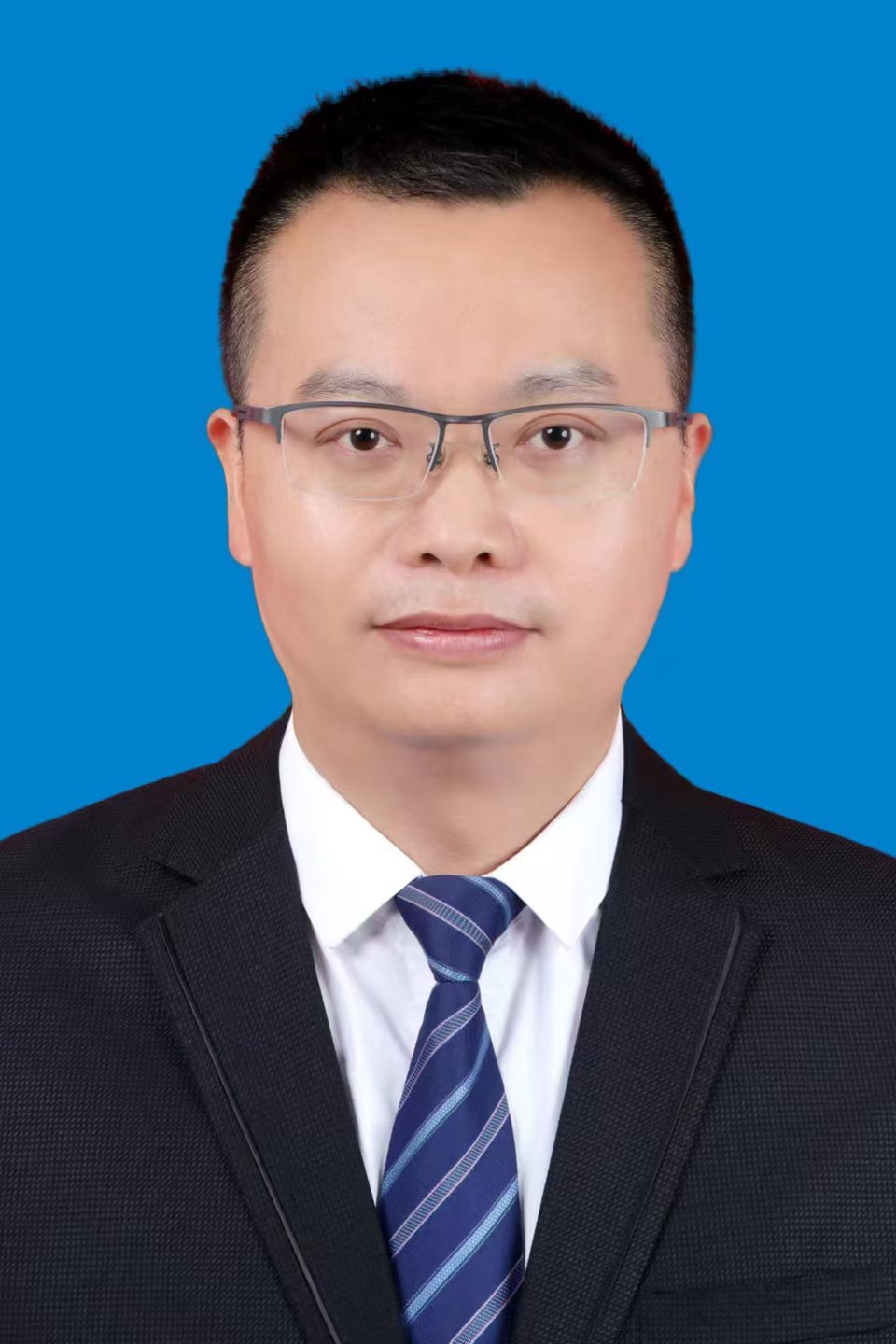 李強(qiáng)任德陽(yáng)發(fā)展控股集團(tuán)有限公司董事長(zhǎng)